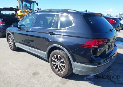 2020 Volkswagen Tiguan 2.0T Se/2.0T Se R-Line Black/2.0T Sel z USA, uszkodzony, nr VIN 3VV2B7AX8LM027974